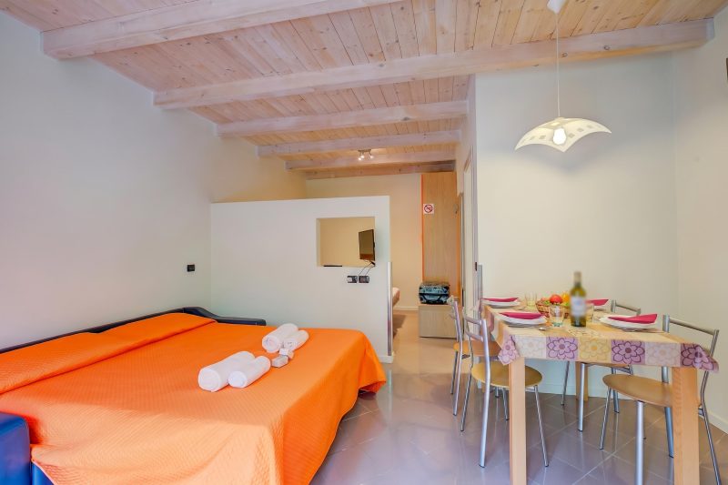 Orange Apartment Desenzano with Wi-fi & Balcony