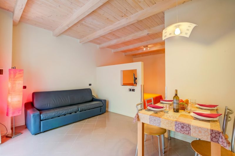 Orange Apartment Desenzano with Wi-fi & Balcony