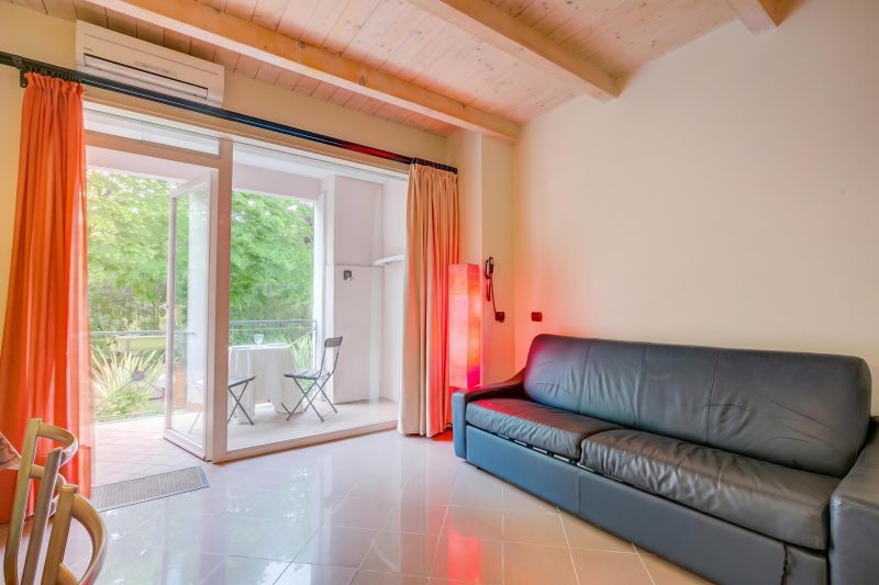 Orange Apartment Desenzano with Wi-fi & Balcony