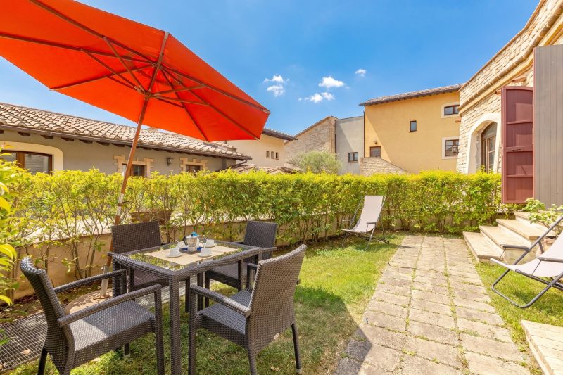 Acetaie Apartment with Shared Pool for 4 | Relax in Nature