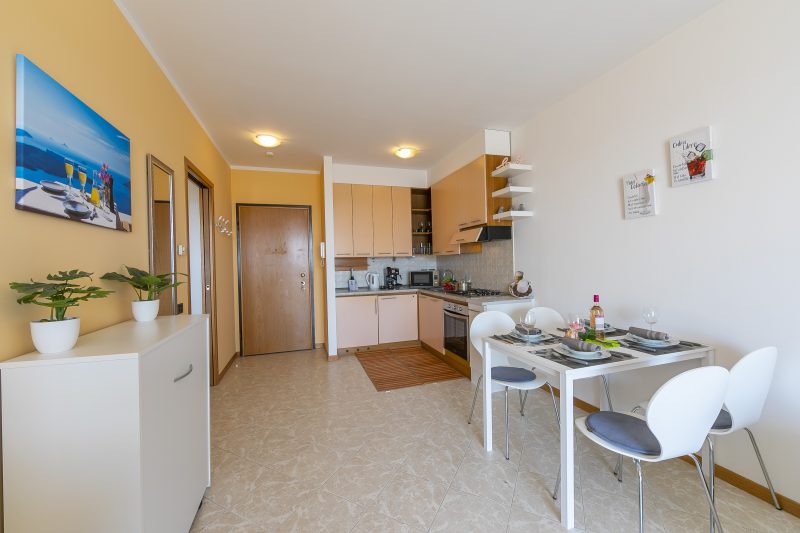 Kristall Lago Pool-View Apartment + Balcony