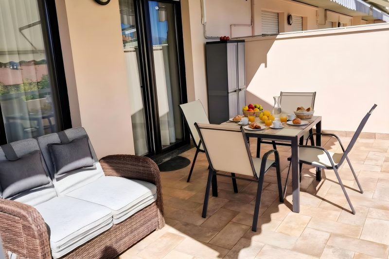 Kristall Lago Pool-View Apartment + Balcony