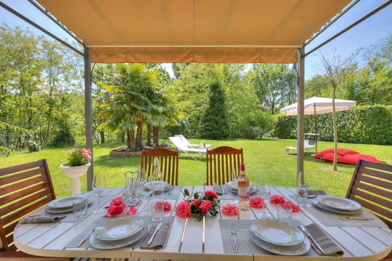 Villa La Dolce Vita: Lake Maggiore 3BR, Fenced Garden, Parking near Beaches