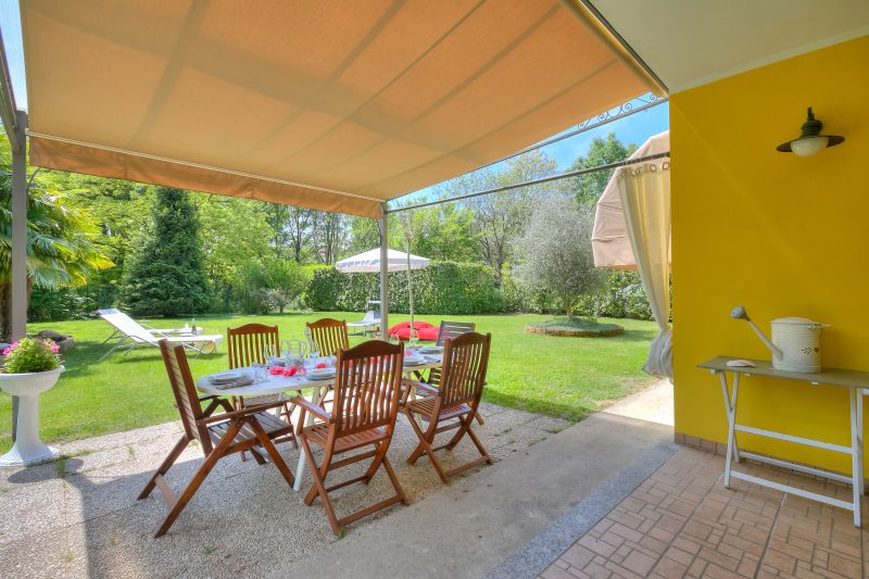 Villa La Dolce Vita: Lake Maggiore 3BR, Fenced Garden, Parking near Beaches