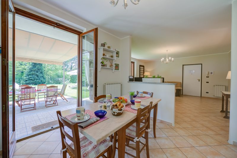 Villa La Dolce Vita: Lake Maggiore 3BR, Fenced Garden, Parking near Beaches