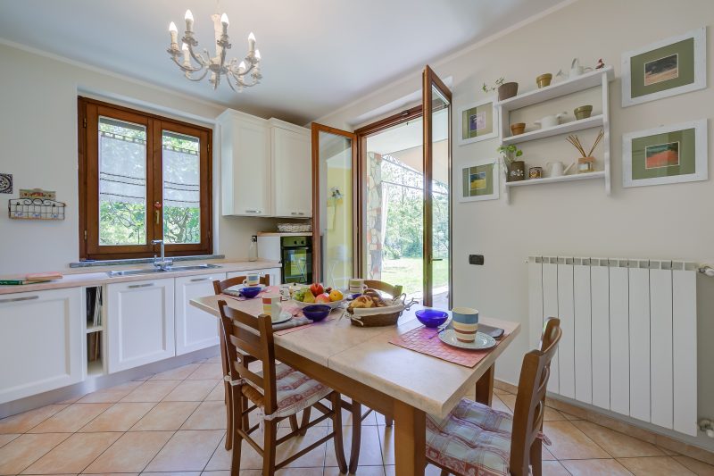 Villa La Dolce Vita: Lake Maggiore 3BR, Fenced Garden, Parking near Beaches