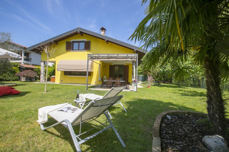 Villa La Dolce Vita: Lake Maggiore 3BR, Fenced Garden, Parking near Beaches