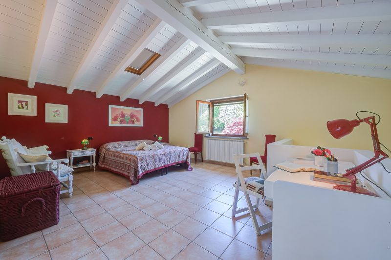 Villa La Dolce Vita: Lake Maggiore 3BR, Fenced Garden, Parking near Beaches