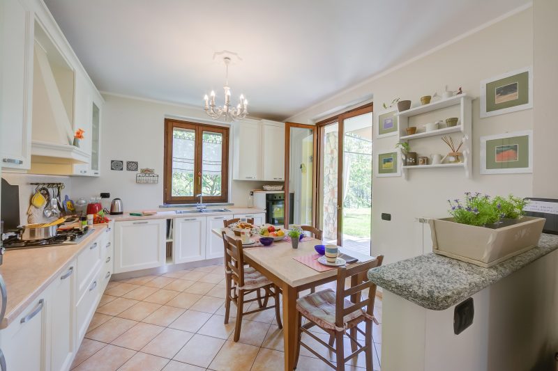Villa La Dolce Vita: Lake Maggiore 3BR, Fenced Garden, Parking near Beaches