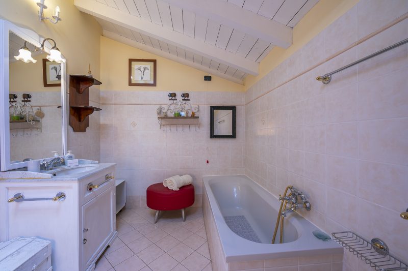Villa La Dolce Vita: Lake Maggiore 3BR, Fenced Garden, Parking near Beaches