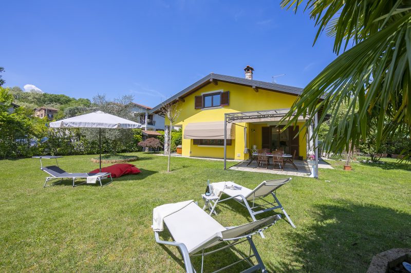 Villa La Dolce Vita: Lake Maggiore 3BR, Fenced Garden, Parking near Beaches