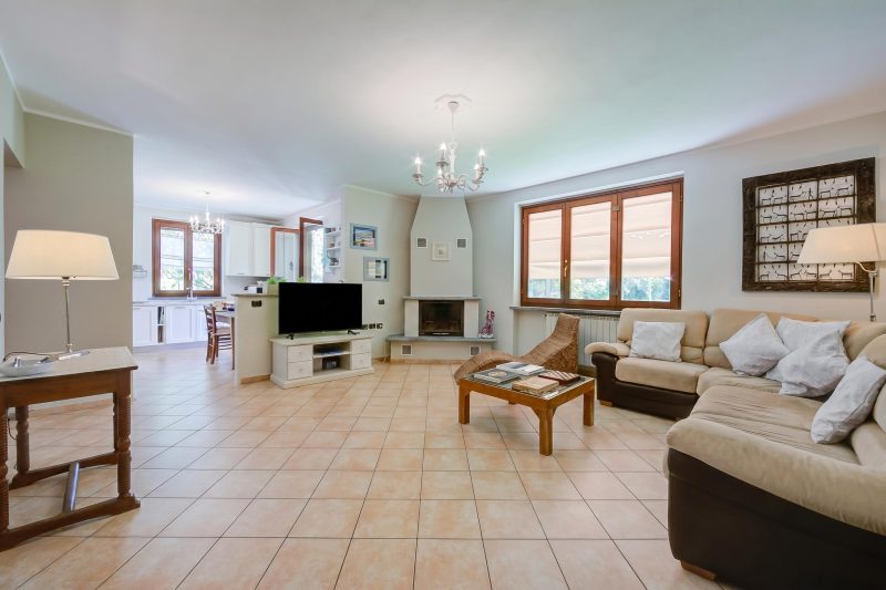 Villa La Dolce Vita: Lake Maggiore 3BR, Fenced Garden, Parking near Beaches