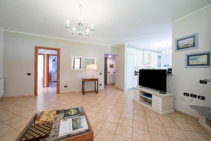 Villa La Dolce Vita: Lake Maggiore 3BR, Fenced Garden, Parking near Beaches