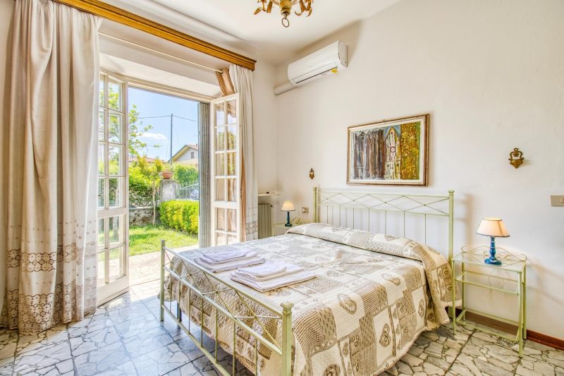 Casa Lidia 900m From Sea with Private Garden