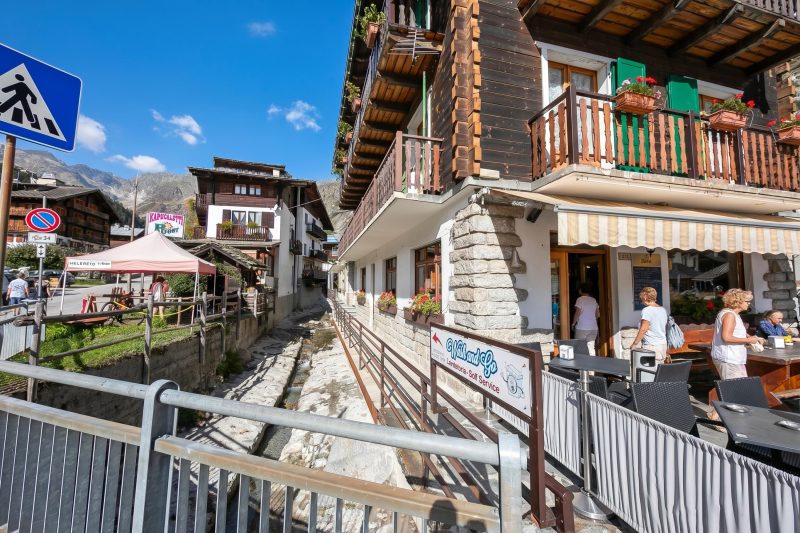 Monterosa Cozy Apartment 200m From Ski