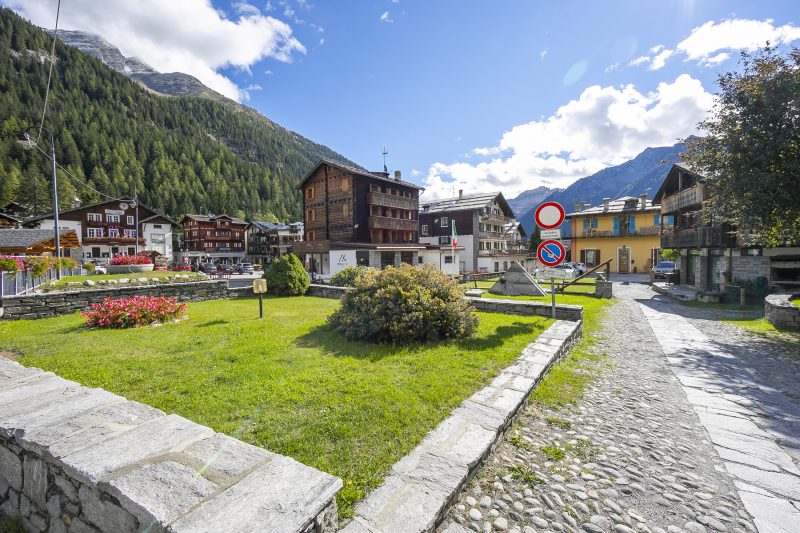Monterosa Cozy Apartment 200m From Ski