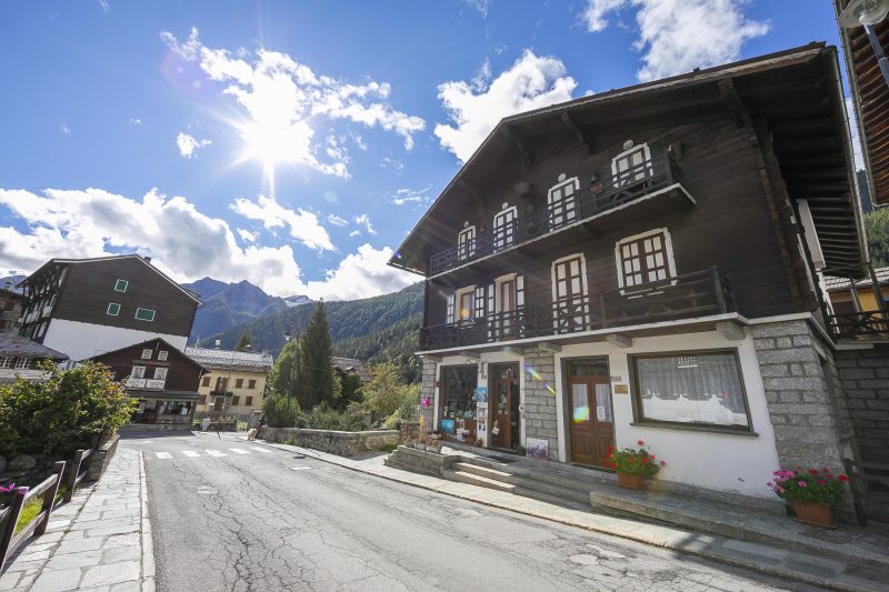 Monterosa Cozy Apartment 200m From Ski
