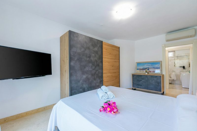Rivoltella Apt With Pool 600m From Lake