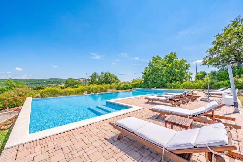 Pool Villa Angela with Sauna, Jacuzzi and Gym