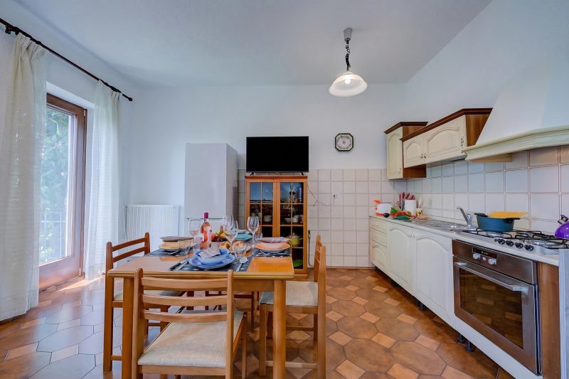 Charming La Gelosia Few Min From Lake: 2BR Monvalle Apartment