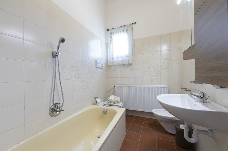 Charming La Gelosia Few Min From Lake: 2BR Monvalle Apartment