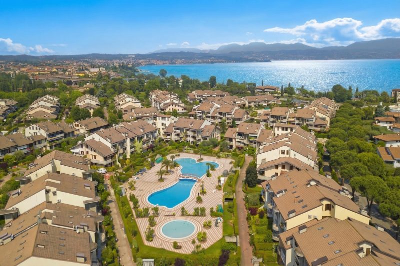 VistaLago Green Residence 100m From Lake/ 3 Pools, Tennis & Garage