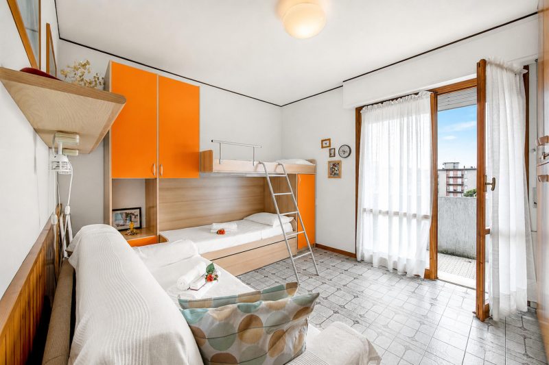 Edera With Balcony Few Steps From Sea