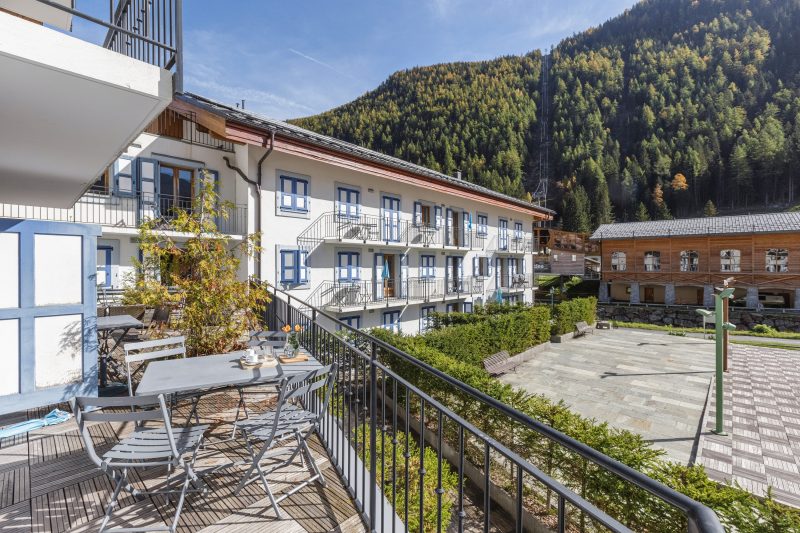 V Loriaz 14: Beside Ski Lift; Pool, Sauna & Gym