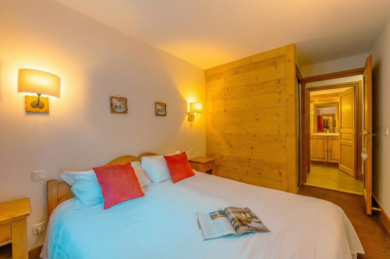 V Loriaz 14: Beside Ski Lift; Pool, Sauna & Gym