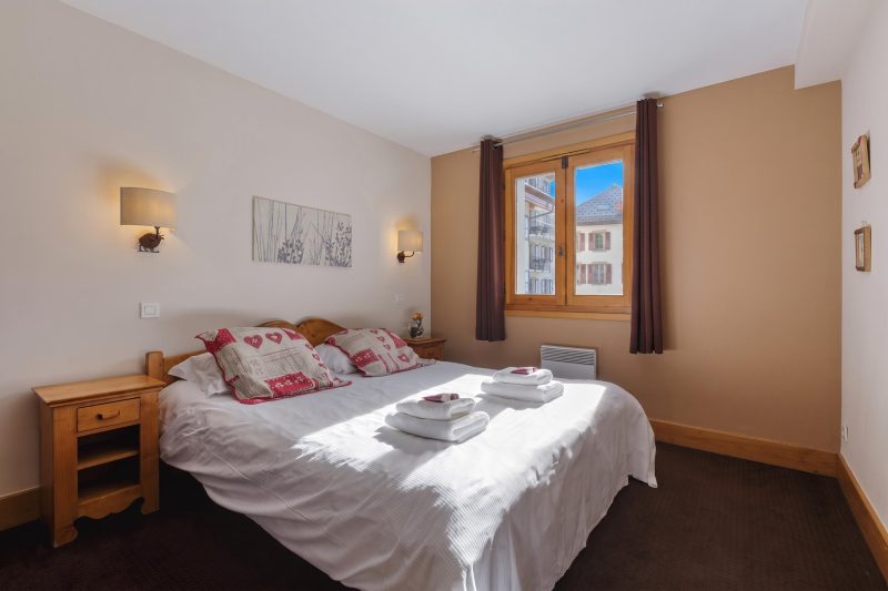 V Balme 22: Beside Ski Lift; Pool, Sauna & Gym