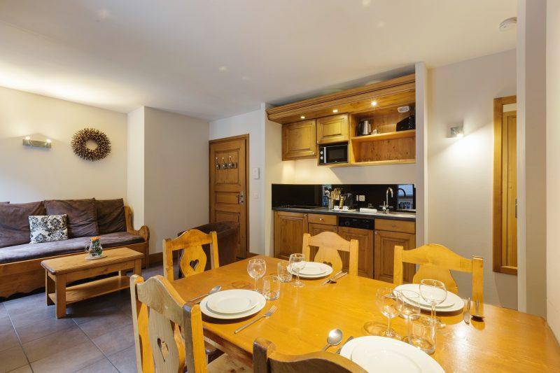 V Buet 33: Beside Ski Lift; Pool, Sauna & Gym