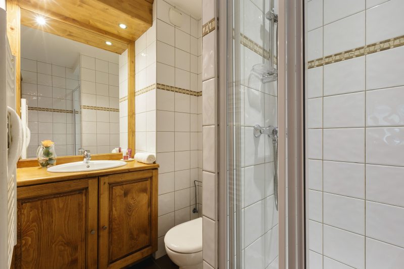 V Buet 33: Beside Ski Lift; Pool, Sauna & Gym