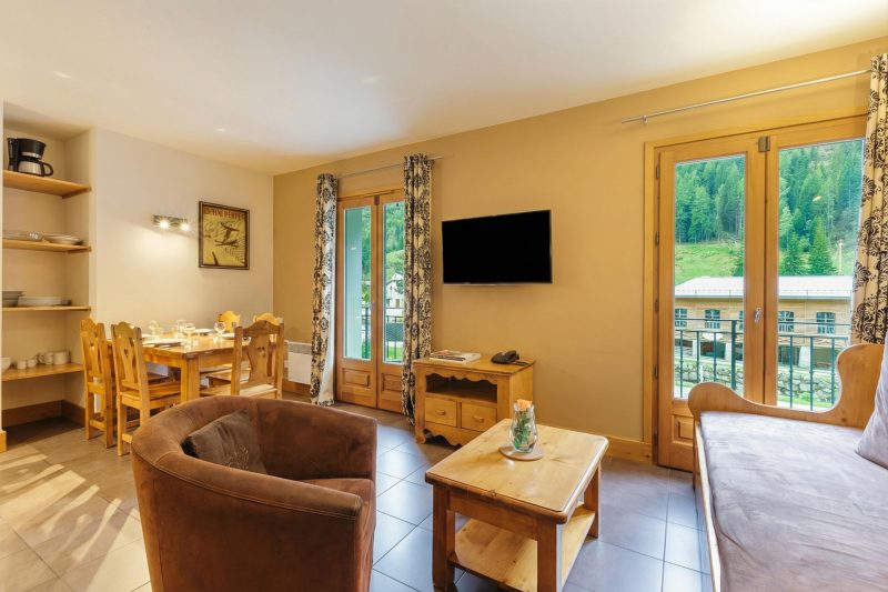 V Buet 33: Beside Ski Lift; Pool, Sauna & Gym