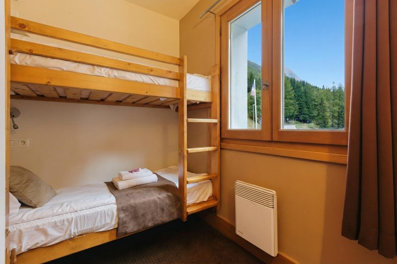 V Buet 33: Beside Ski Lift; Pool, Sauna & Gym