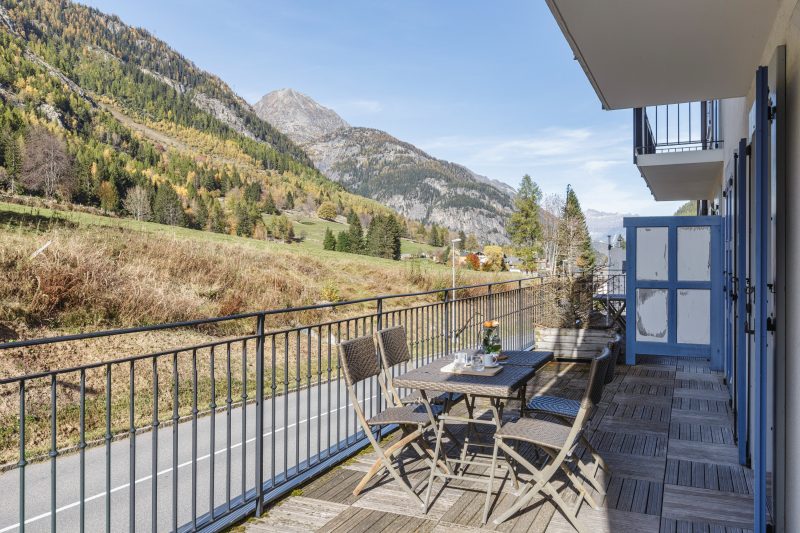 V Buet 33: Beside Ski Lift; Pool, Sauna & Gym