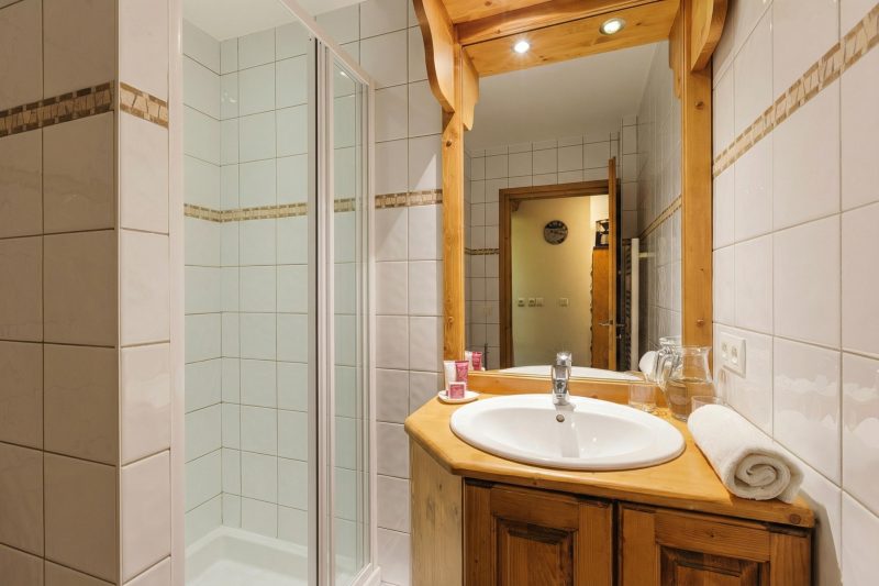 V Buet 31: Beside Ski Lift; Pool, Sauna & Gym