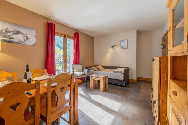 V Buet 31: Beside Ski Lift; Pool, Sauna & Gym