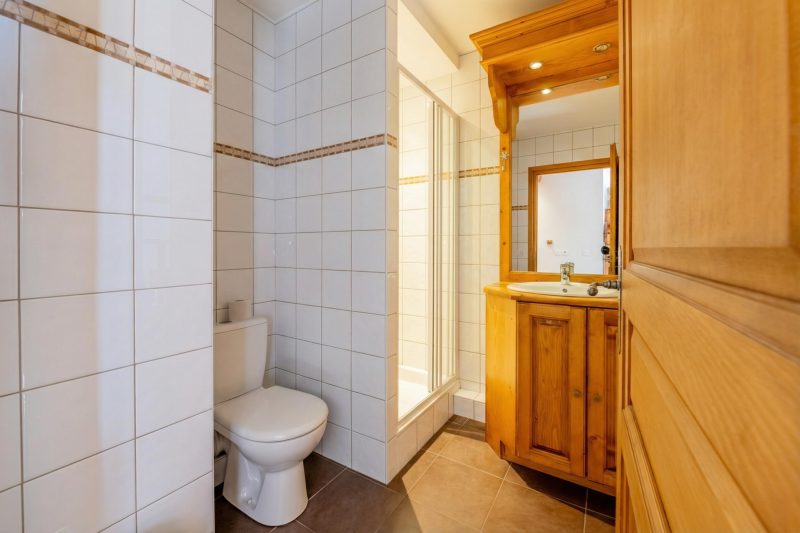 V Buet 31: Beside Ski Lift; Pool, Sauna & Gym