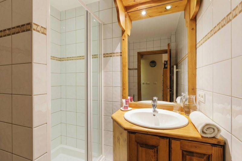 V Buet 41: Beside Ski Lift; Pool, Sauna & Gym