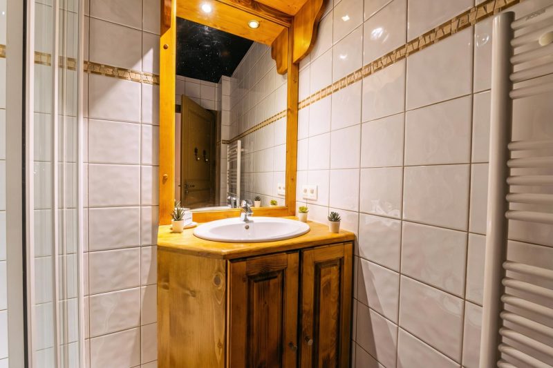 V Buet 41: Beside Ski Lift; Pool, Sauna & Gym