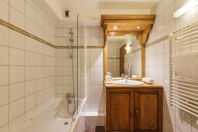 V Loriaz 13: Beside Ski Lift; Pool, Sauna & Gym