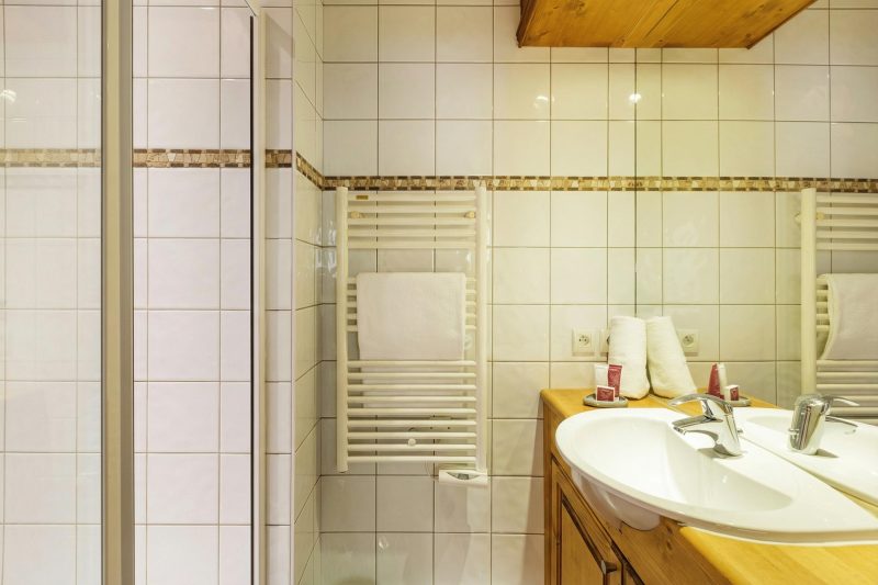 V Loriaz 43: Beside Ski Lift; Pool, Sauna & Gym