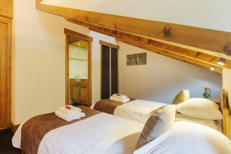 V Loriaz 43: Beside Ski Lift; Pool, Sauna & Gym
