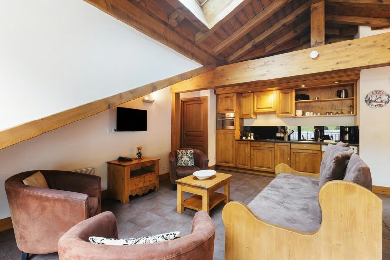 V Loriaz 43: Beside Ski Lift; Pool, Sauna & Gym
