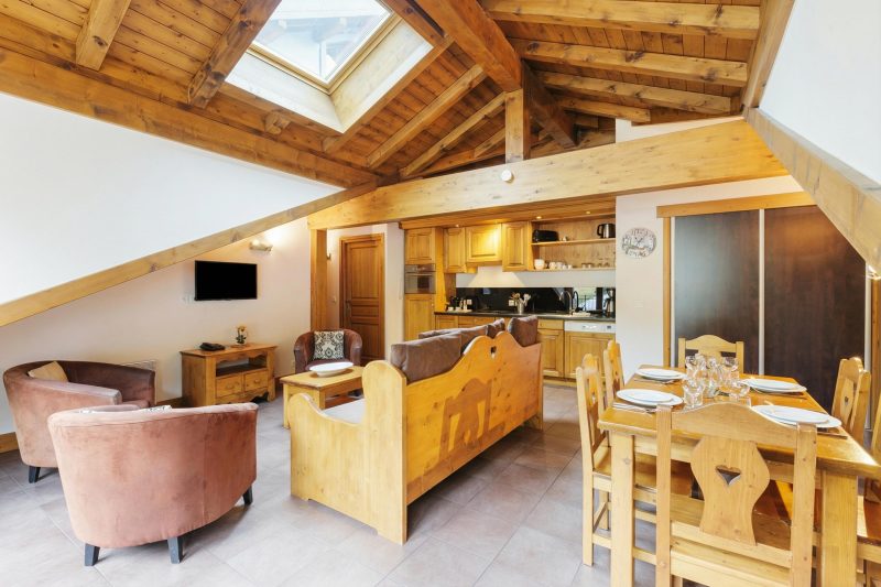 V Loriaz 43: Beside Ski Lift; Pool, Sauna & Gym