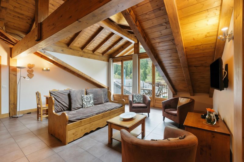 V Loriaz 43: Beside Ski Lift; Pool, Sauna & Gym