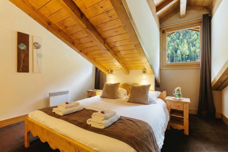 V Loriaz 43: Beside Ski Lift; Pool, Sauna & Gym