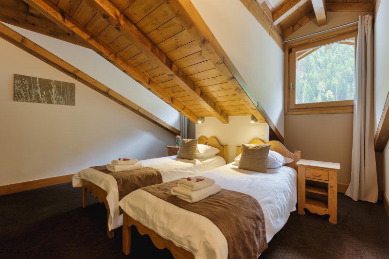 V Loriaz 43: Beside Ski Lift; Pool, Sauna & Gym