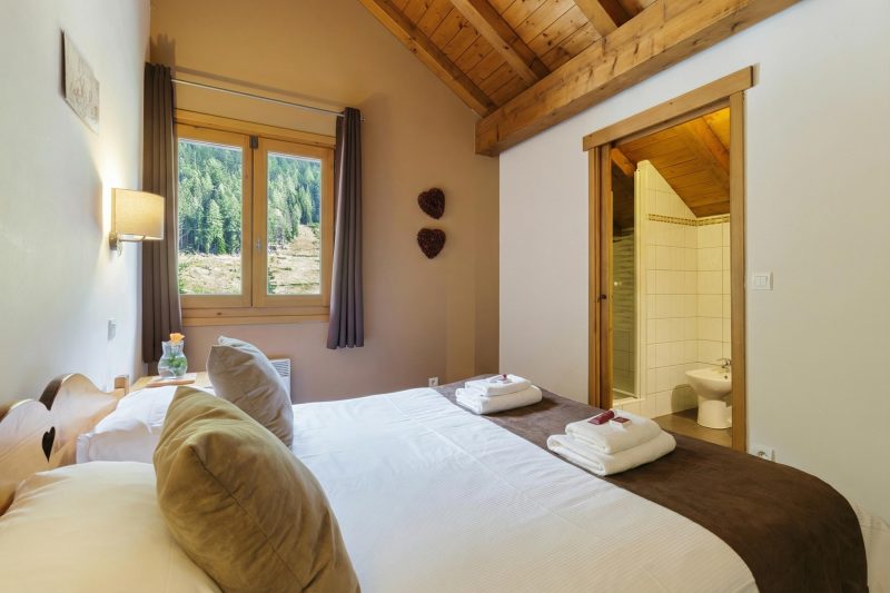 V Buet 52: Beside Ski Lift; Pool, Sauna & Gym