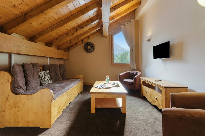 V Buet 52: Beside Ski Lift; Pool, Sauna & Gym
